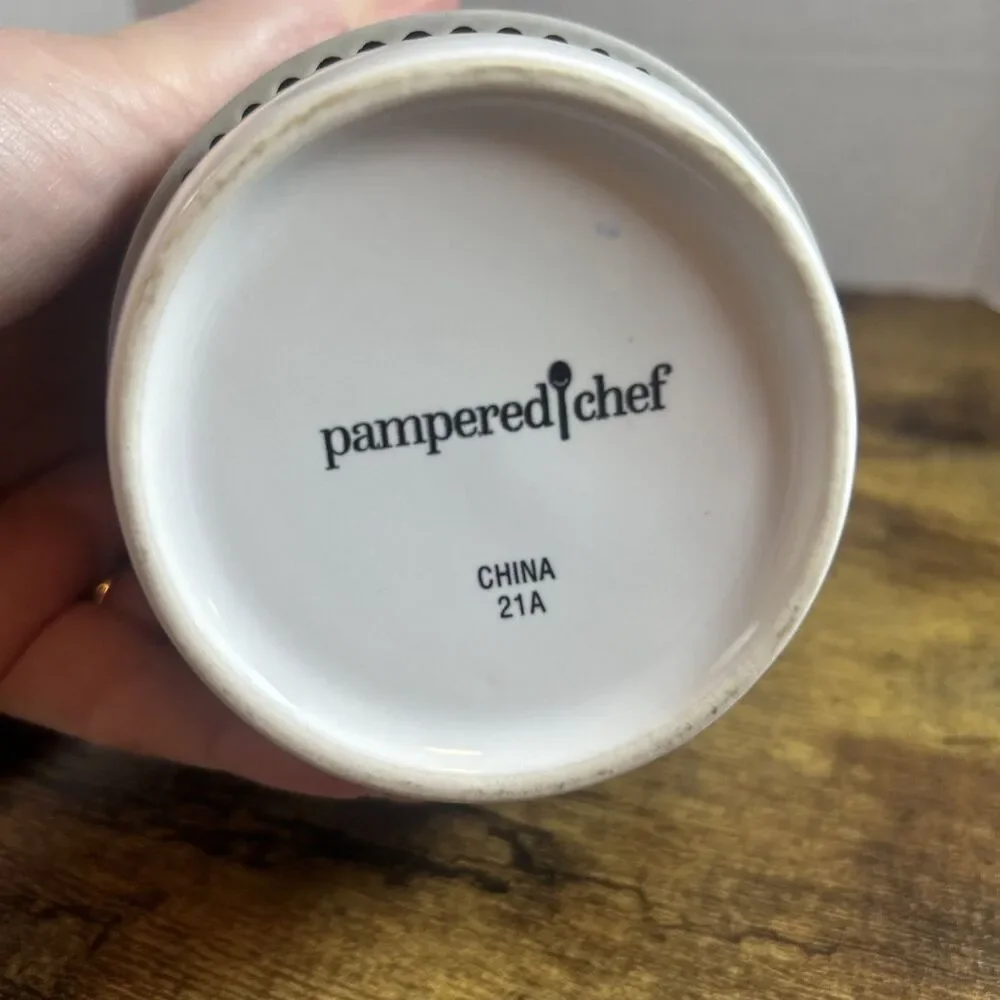 Pampered Chef Ceramic Egg Cooker Mug Cake Muffin Maker Microwave Rubber NWOB